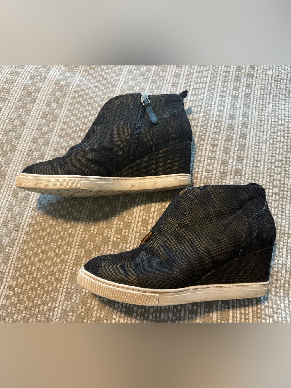 Women’s Linea Paolo Green Camo Pattern Wedge Sneaker - Size 8.5